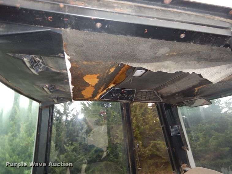 image for item DH2513 1981 International 1086 tractor