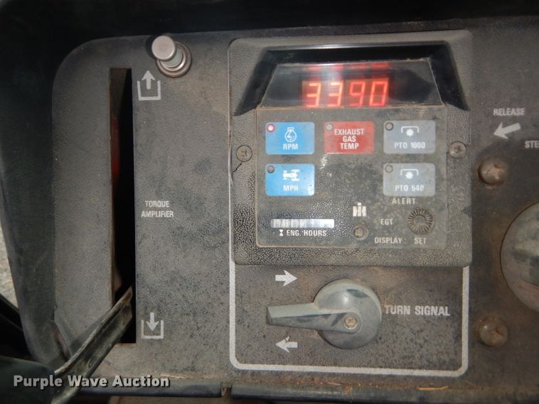 image for item DH2513 1981 International 1086 tractor