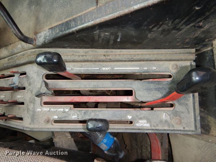 image for item DH2513 1981 International 1086 tractor