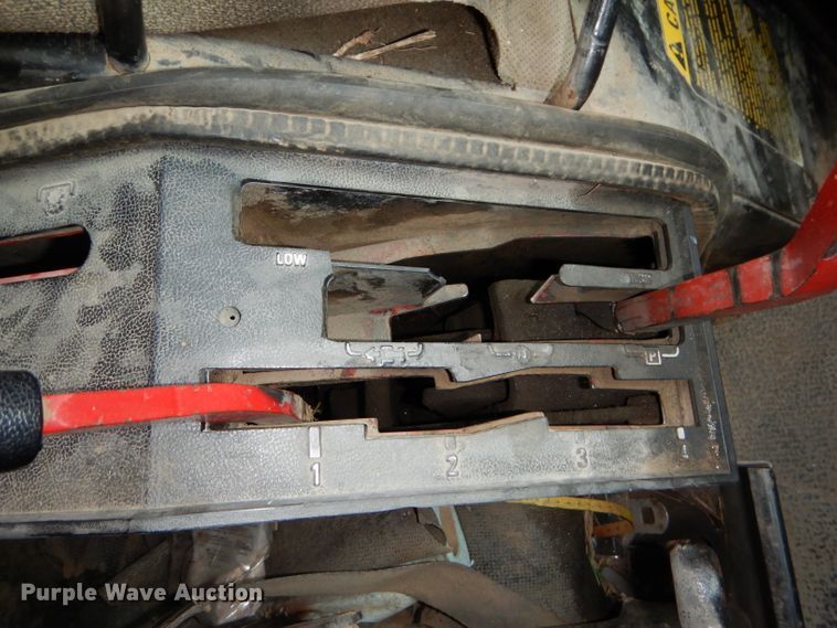 image for item DH2513 1981 International 1086 tractor