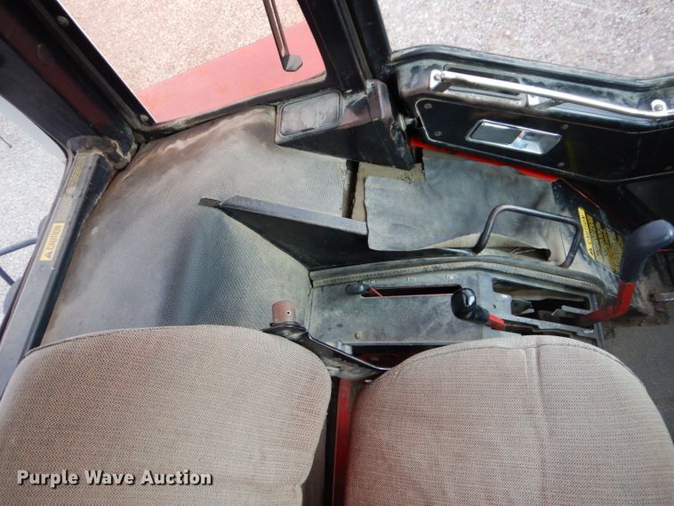 image for item DH2513 1981 International 1086 tractor