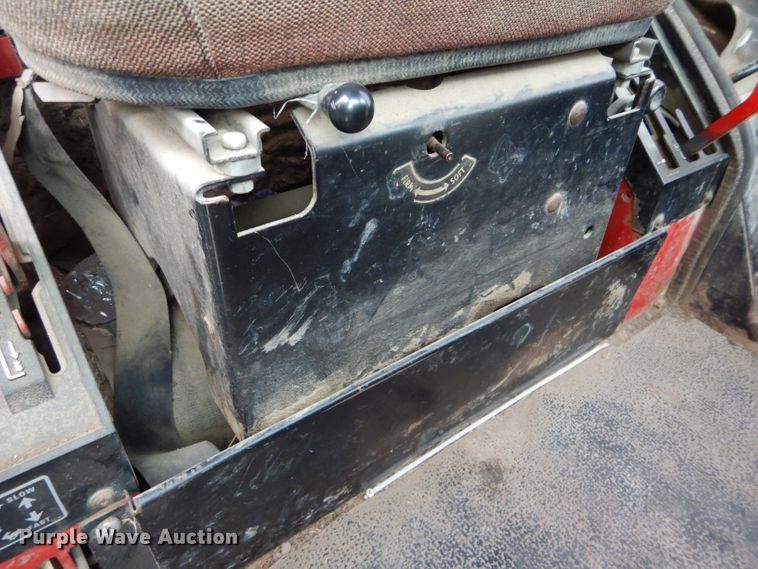 image for item DH2513 1981 International 1086 tractor