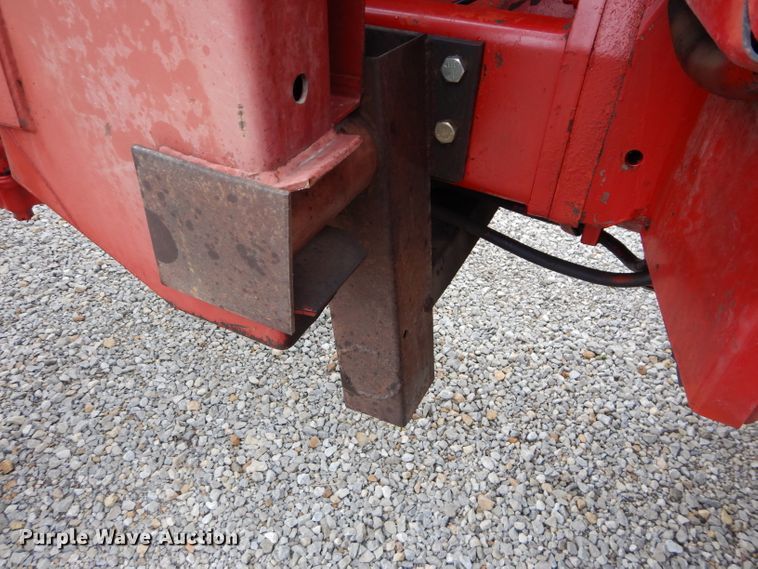 image for item DH2513 1981 International 1086 tractor