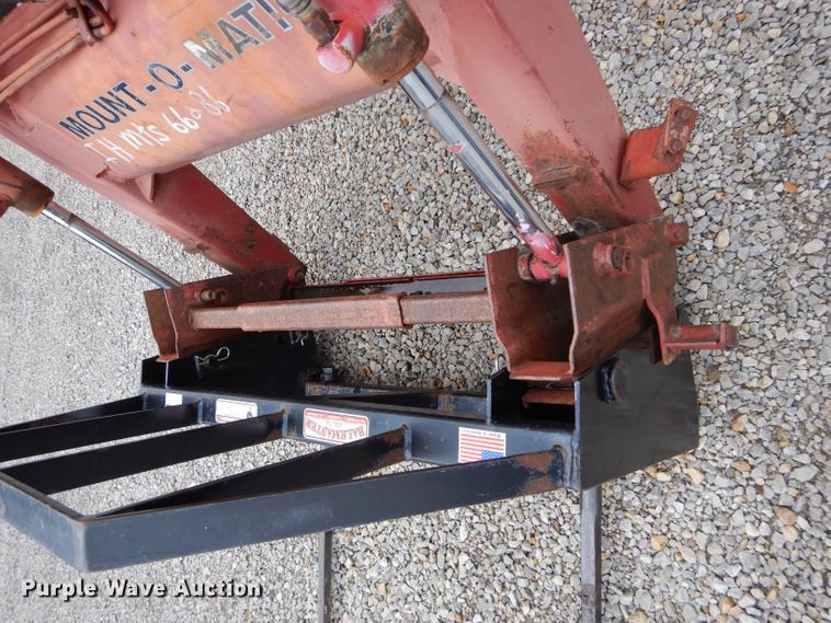 image for item DH2513 1981 International 1086 tractor