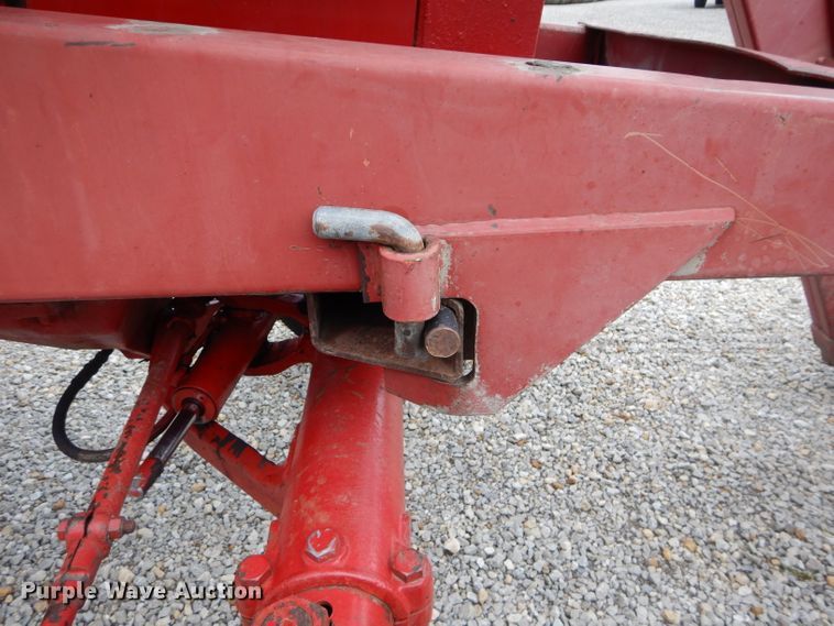 image for item DH2513 1981 International 1086 tractor