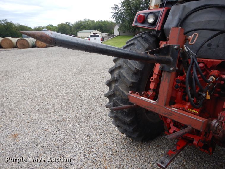 image for item DH2513 1981 International 1086 tractor