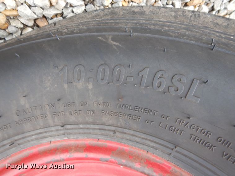 image for item DH2513 1981 International 1086 tractor