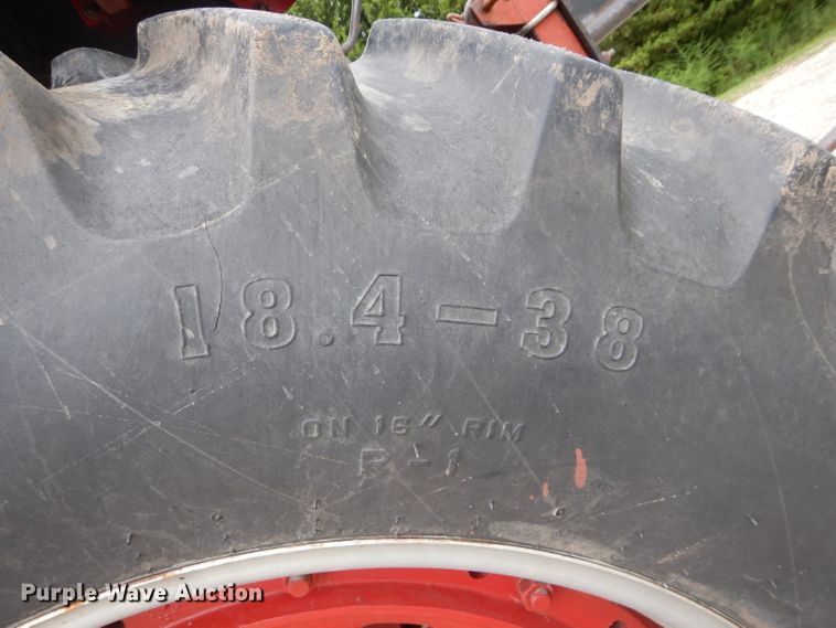 image for item DH2513 1981 International 1086 tractor