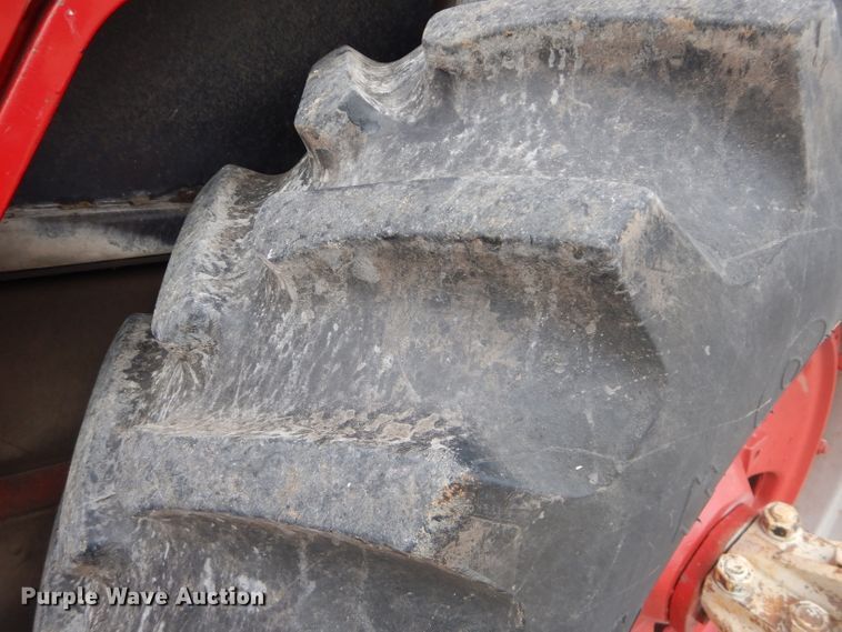 image for item DH2513 1981 International 1086 tractor