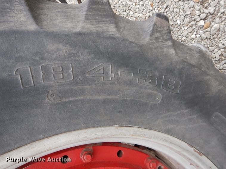 image for item DH2513 1981 International 1086 tractor