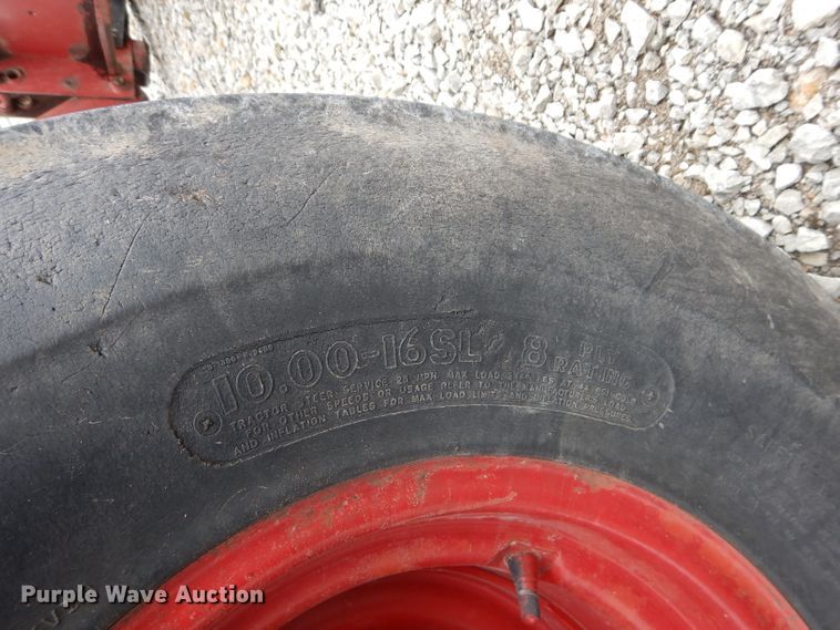 image for item DH2513 1981 International 1086 tractor