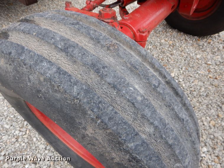 image for item DH2513 1981 International 1086 tractor