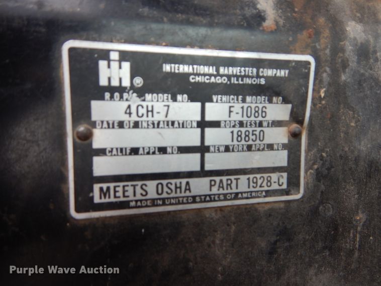 image for item DH2513 1981 International 1086 tractor