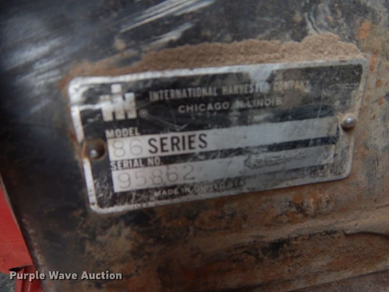 image for item DH2513 1981 International 1086 tractor