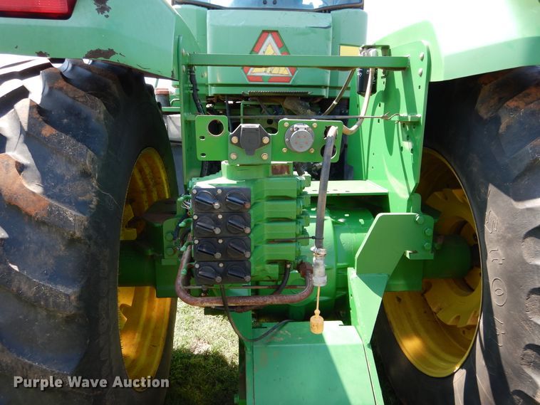 image for item DH3556 1999 John Deere 9200 4WD tractor