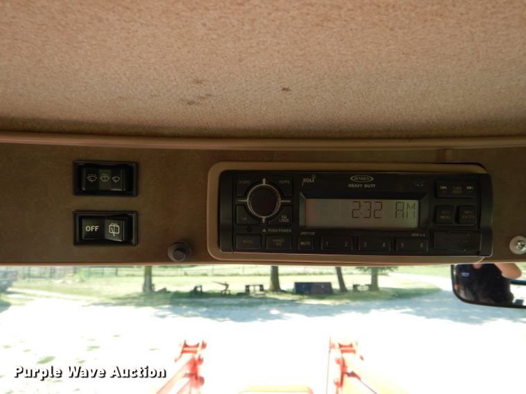 image for item DH6078 2007 Kubota M108X MFWD tractor