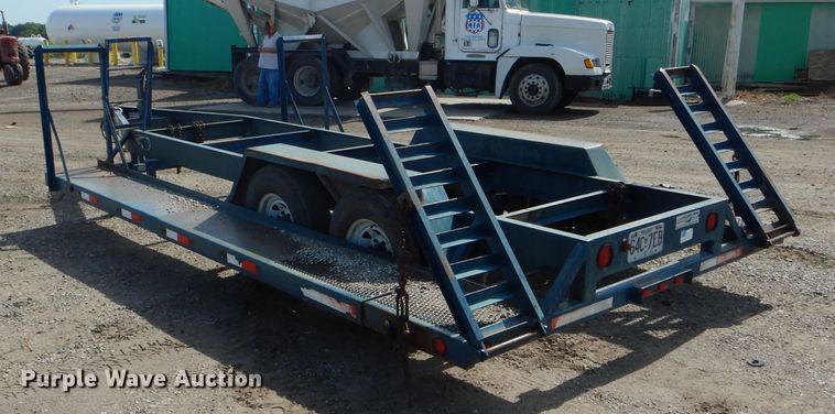 image for item DH6101 2002 Duo Lift 1400E sprayer trailer