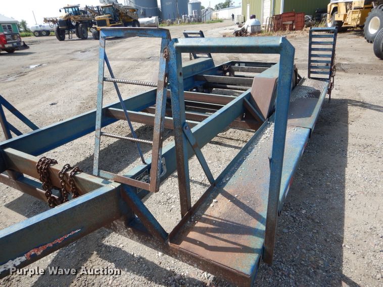 image for item DH6101 2002 Duo Lift 1400E sprayer trailer