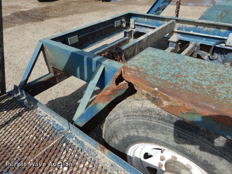 image for item DH6101 2002 Duo Lift 1400E sprayer trailer