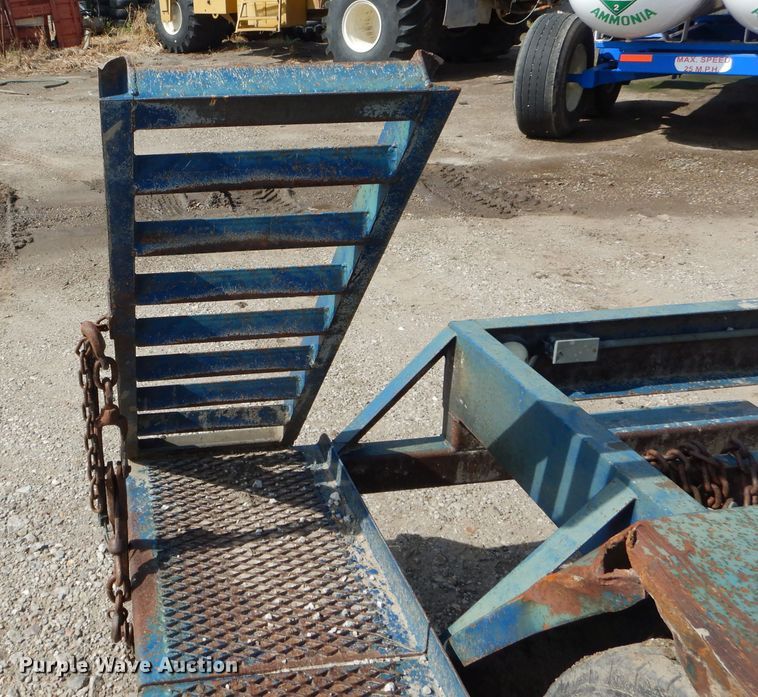 image for item DH6101 2002 Duo Lift 1400E sprayer trailer