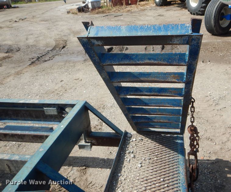 image for item DH6101 2002 Duo Lift 1400E sprayer trailer