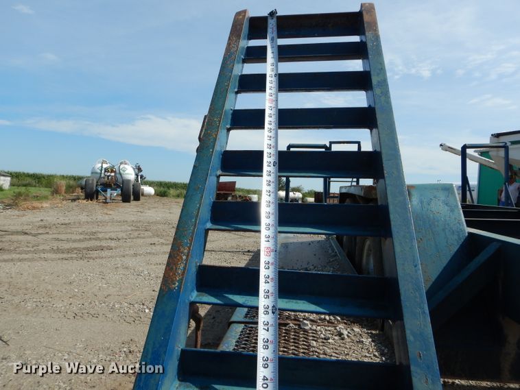 image for item DH6101 2002 Duo Lift 1400E sprayer trailer