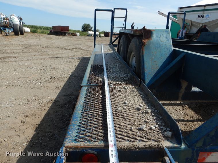 image for item DH6101 2002 Duo Lift 1400E sprayer trailer