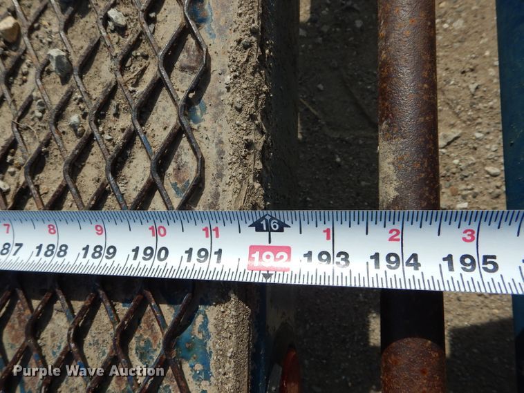 image for item DH6101 2002 Duo Lift 1400E sprayer trailer