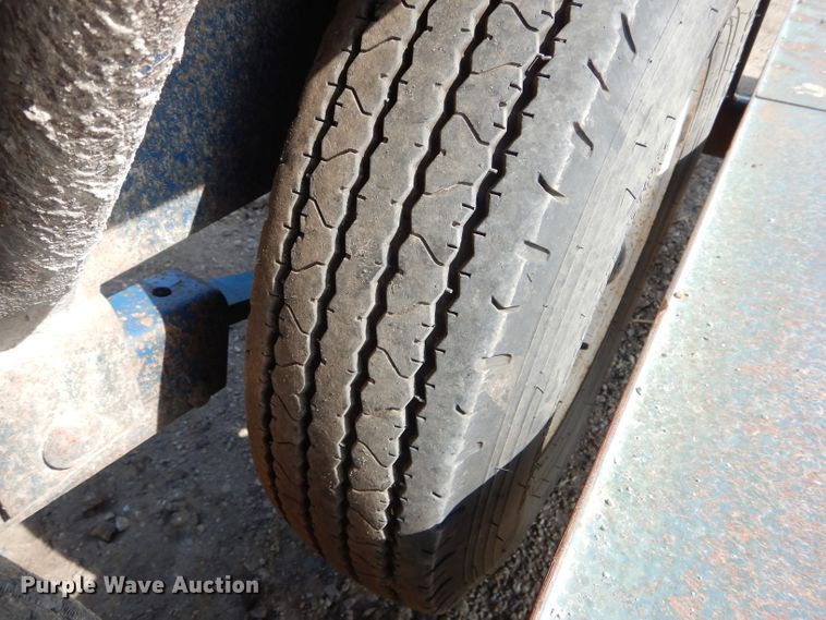 image for item DH6101 2002 Duo Lift 1400E sprayer trailer