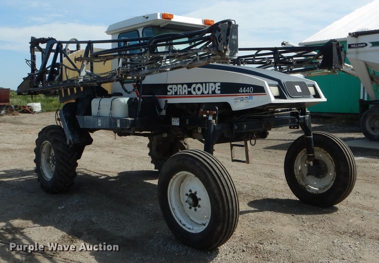 image for item DH6102 2002 SpraCoupe 4440 sprayer