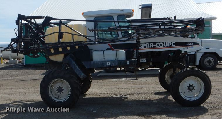 image for item DH6102 2002 SpraCoupe 4440 sprayer