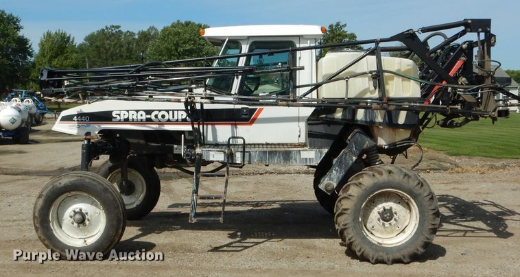 image for item DH6102 2002 SpraCoupe 4440 sprayer
