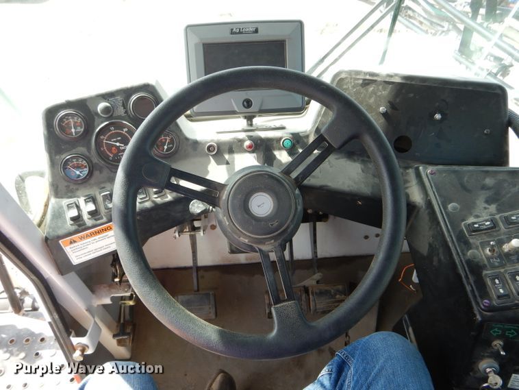 image for item DH6102 2002 SpraCoupe 4440 sprayer