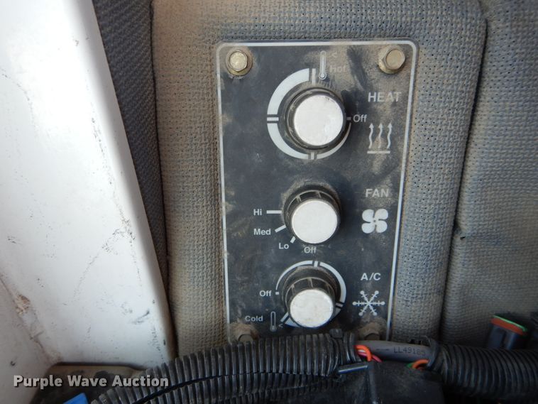 image for item DH6102 2002 SpraCoupe 4440 sprayer