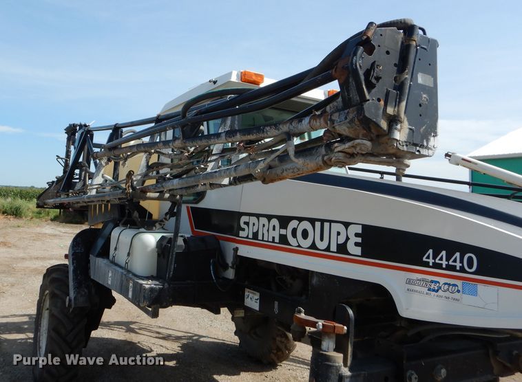 image for item DH6102 2002 SpraCoupe 4440 sprayer
