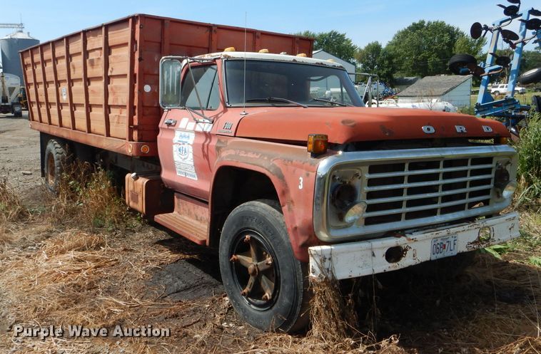 image for item DH6103 1977 Ford F600 grain truck