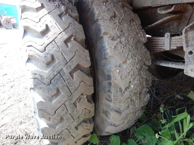 image for item DH6103 1977 Ford F600 grain truck