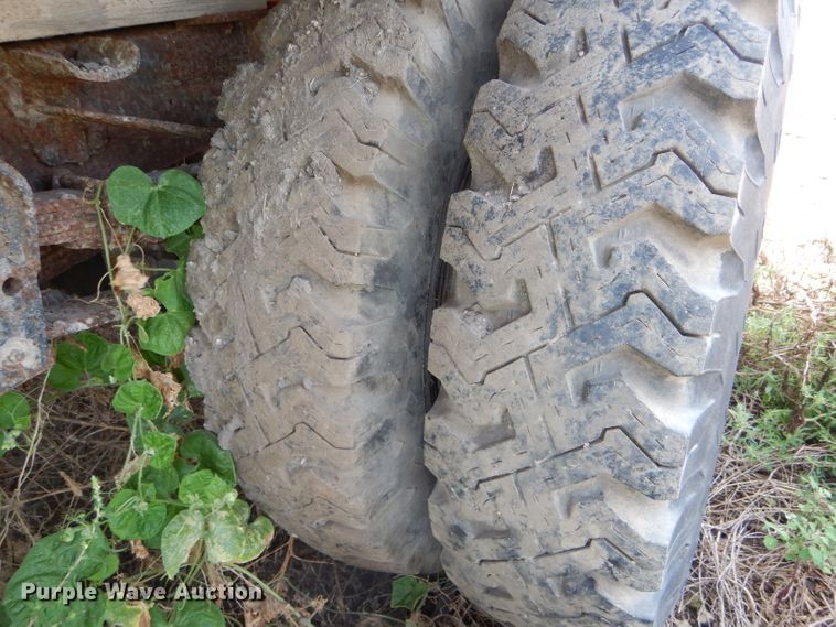 image for item DH6103 1977 Ford F600 grain truck