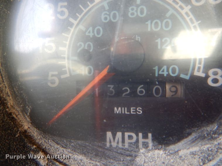 image for item DH6104 1986 International 2375 feed delivery truck