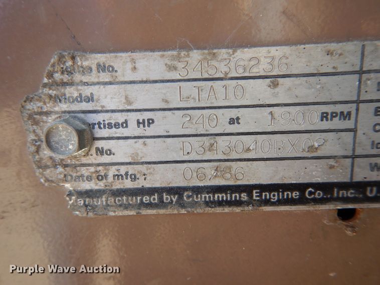 image for item DH6104 1986 International 2375 feed delivery truck