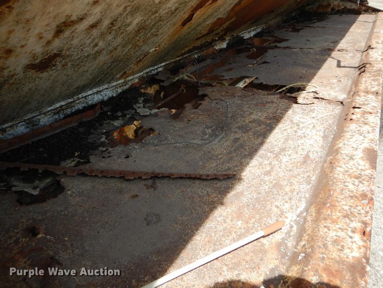 image for item DH6104 1986 International 2375 feed delivery truck