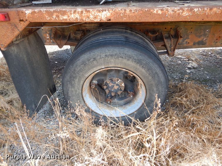 image for item DH6104 1986 International 2375 feed delivery truck