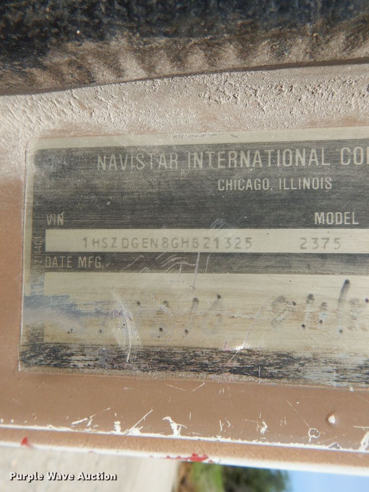 image for item DH6104 1986 International 2375 feed delivery truck