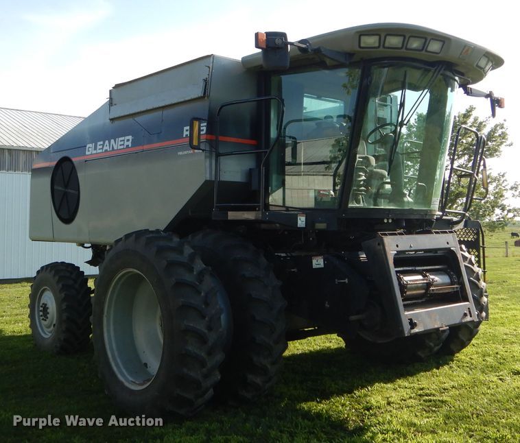 image for item DH6107 2003 Gleaner R75 Field Star RWA combine