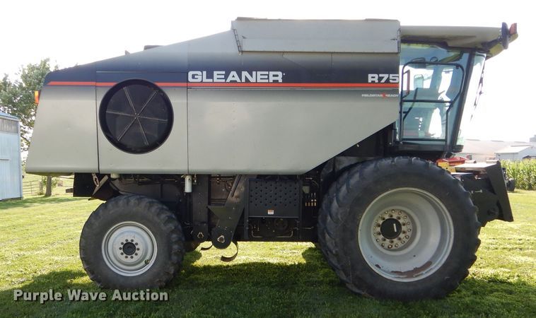 image for item DH6107 2003 Gleaner R75 Field Star RWA combine