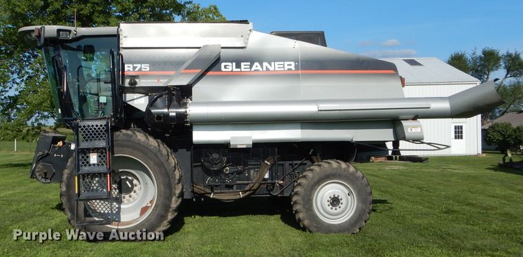 image for item DH6107 2003 Gleaner R75 Field Star RWA combine