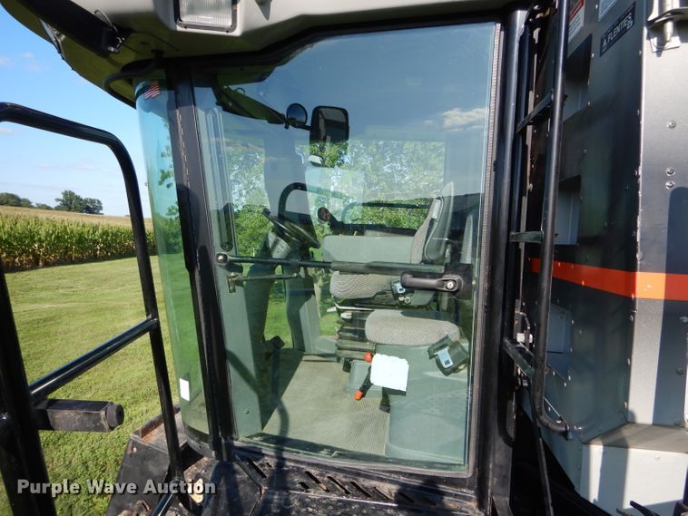 image for item DH6107 2003 Gleaner R75 Field Star RWA combine