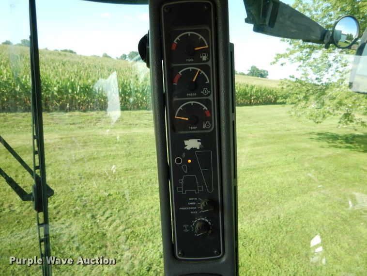 image for item DH6107 2003 Gleaner R75 Field Star RWA combine