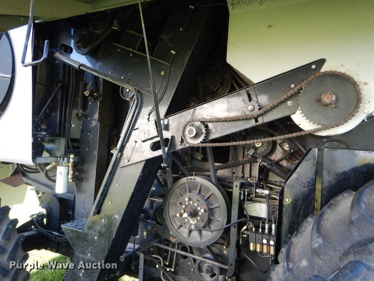 image for item DH6107 2003 Gleaner R75 Field Star RWA combine