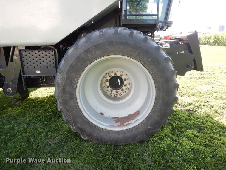 image for item DH6107 2003 Gleaner R75 Field Star RWA combine